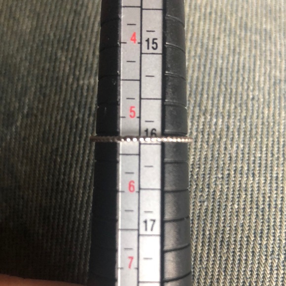 🇺🇸Set of three silver tone solitaire rhinestone rings - Picture 4 of 4